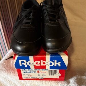 Reebok Black Leather Women's Walking Sneakers. Size 8 1/2